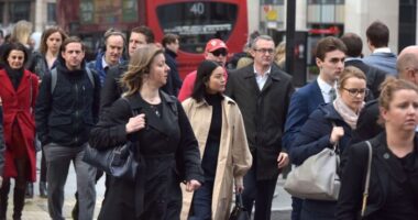 Mik a reális lehetőségei a rengeteg angliai magyarnak, aki alacsony fizetésből él, rosszul fizető fizikai munkát végez, hogy előrelépjen és jobb anyagi körülmények közt élhessen?