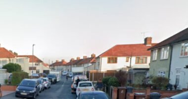 Holtan találtak egy 2 és egy 5 éves kisfiút egy kelet-londoni lakásban