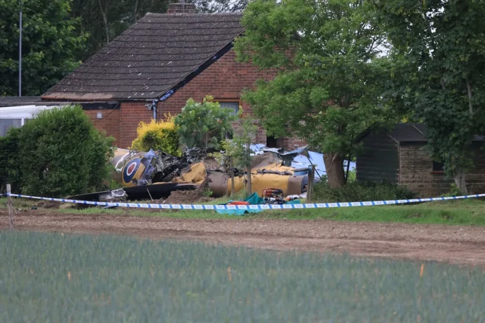 Halálos repülőbaleset történt egy légibemutatón Angliában – az egyik pilóta földbe csapódott 4