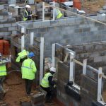 Még el se mentünk de már sírnak utánunk a britek: hatalmas a hiány az olcsó, képzett EU-s munkaerőből