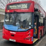 Kirúgtak egy buszsofőrt Londonban, miután üldözőbe vette a tolvajt, aki ellopta az egyik utas nyakláncát