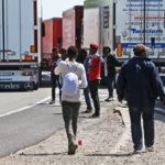 Egy migráns holttestének darabjait találták meg egy Nagy-Britanniába érkező busz tengelyébe gabalyodva