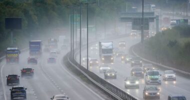 Hatalmas eső, szél és közlekedési káosz várható a húsvéti hétvégén az Egyesült Királyságban