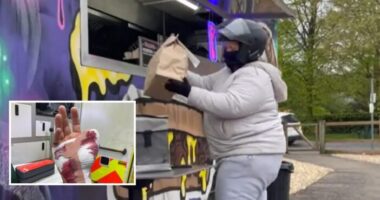 Újra dolgozik az ételkiszállító, aki leharapta az egyik vásárló hüvelykujját Angliában