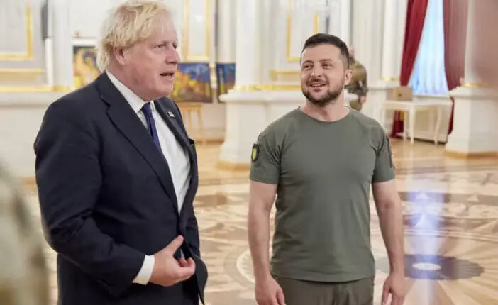 Boris Johnson újabb 54 millió font értékben küld Ukrajnának harci felszereléseket, miközben itthon egyre romlik az emberek anyagi helyzete 1