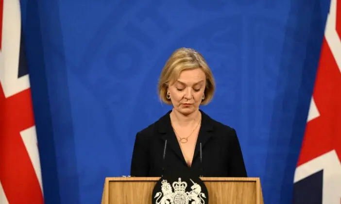 Kevesebb, mint 2 hónappal hatalomra kerülése után nyíltan lemondásra szólították fel az új brit miniszterelnököt! 3