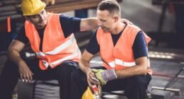 Egyre rosszabb a munkahelyi légkör Angliában: magyar dolgozók mesélnek a megalázó bánásmódról