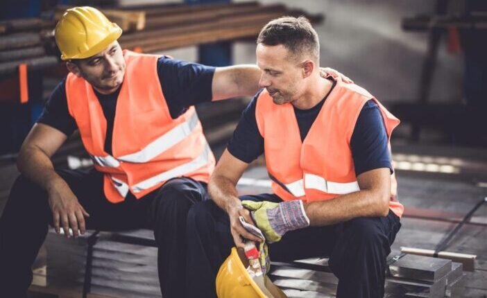 Egyre rosszabb a munkahelyi légkör Angliában: magyar dolgozók mesélnek a megalázó bánásmódról