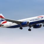Kirúgták a British Airways egyik légiutas-kísérőjét, mert a munkatársa megvádolta, hogy „magához nyúlt” közvetlenül mellette