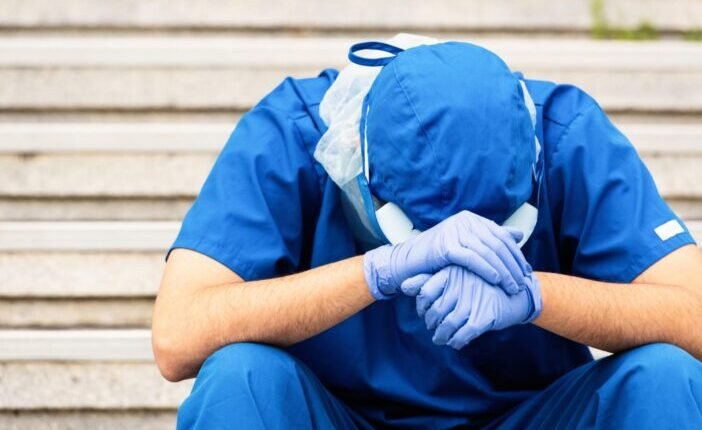 Még nagyobb káosz jöhet az NHS-nél Nagy-Britanniában - a dolgozók sztrájkkal fenyegetőznek