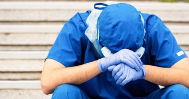 Kritikus állapotban a brit egészségügy, az NHS valaha volt legnagyobb átalakítása következik - a brit miniszterelnök ígérete