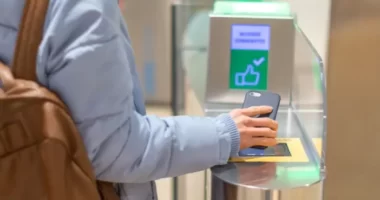 Rengeteg EU állampolgár kerülhet bajba és akár ki is toloncolhatják a letelepedett státusz körüli bonyodalmak miatt