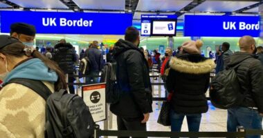 Kiszivárgott, milyen új utasítást kaptak a határőrök a Nagy-Britanniába érkezőkre vonatkozóan