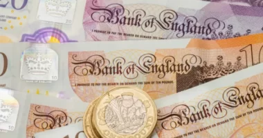 Havi £1600-os, feltétel nélküli általános alapfizetést kezdenek tesztelni Nagy-Britanniában