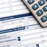Több száz fontot is visszakaphatunk a munkánk után Nagy-Britanniában: az adó visszaigénylés menete