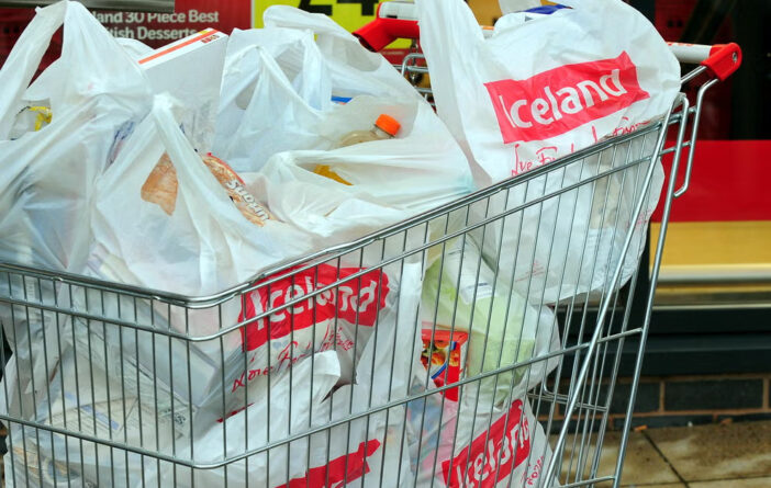 Több, mint 500 fontos termékének árát csökkenti Nagy-Britannia egyik legnagyobb élelmiszerlánca 3