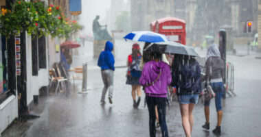 Életveszélyes időjárási körülményekre vonatkozó figyelmeztetés Nagy-Britanniában – itt van, hol várható a legnagyobb eső, és hogy mikor jön az újabb hőhullám