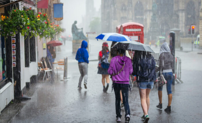 Életveszélyes időjárási körülményekre vonatkozó figyelmeztetés Nagy-Britanniában – itt van, hol várható a legnagyobb eső, és hogy mikor jön az újabb hőhullám 10