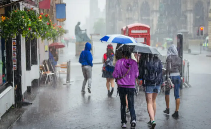 Életveszélyes időjárási körülményekre vonatkozó figyelmeztetés Nagy-Britanniában – itt van, hol várható a legnagyobb eső, és hogy mikor jön az újabb hőhullám 1