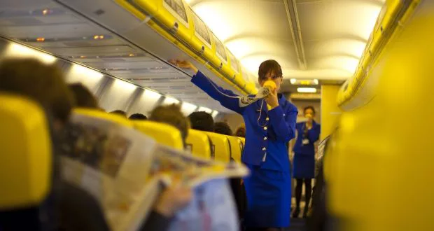 Eltörte a bokáját egy utas a Ryanair járatán, akkorát rántott a gép egy hirtelen manővernél 4