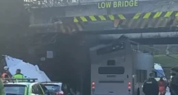 Számos kisgyermek megsérült, miután egy emeletes busz hídnak csapódott Lancashire-ben
