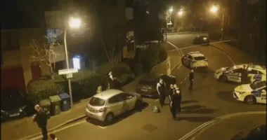 A rendőrök lőttek agyon egy férfit Londonban, aki számszeríjjal, karddal és kevlár mellénnyel volt felszerelve