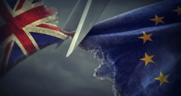 Az EU elfogadott egy törvényt, ami megszüntetheti a Brexit alapvető kiváltó okát 2