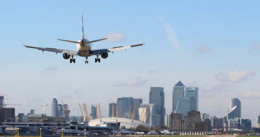 Csődbe ment és minden járatát törölte az egyik ismert brit légitársaság
