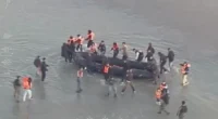 Migránsok támadtak a rendőrökre, akik megpróbálták megakadályozni a La Manche-csatornán való átkelést Migránsok támadtak a rendőrökre, akik megpróbálták megakadályozni a La Manche-csatornán való átkelést