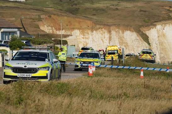 Szakadékba zuhant egy autós Angliában, Sussexben