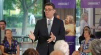 Átfogó reformot jelentett be Andy Burnham: összeomolhat az NHS, ha nem változik a szociális ellátás Angliában