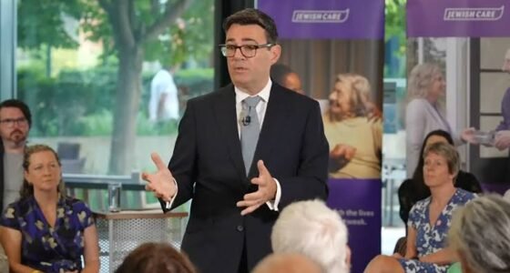 Átfogó reformot jelentett be Andy Burnham: összeomolhat az NHS, ha nem változik a szociális ellátás Angliában