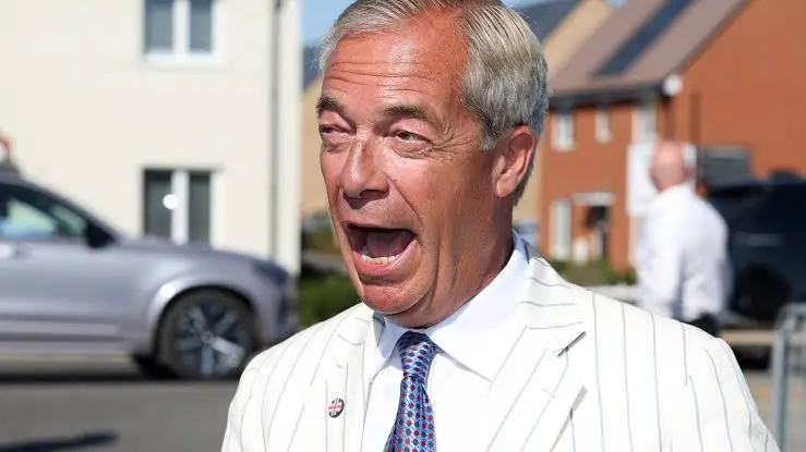 Farage visszatért a parlamentbe: Újraindult a vizsgálat az 5 millió fontos adomány miatt