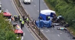 Hét ember halt meg, köztük két rendőr egy katasztrofális ütközésben egy rendőrségi üldözés során Angliában