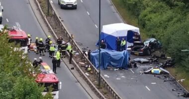 Hét ember halt meg, köztük két rendőr egy katasztrofális ütközésben egy rendőrségi üldözés során Angliában