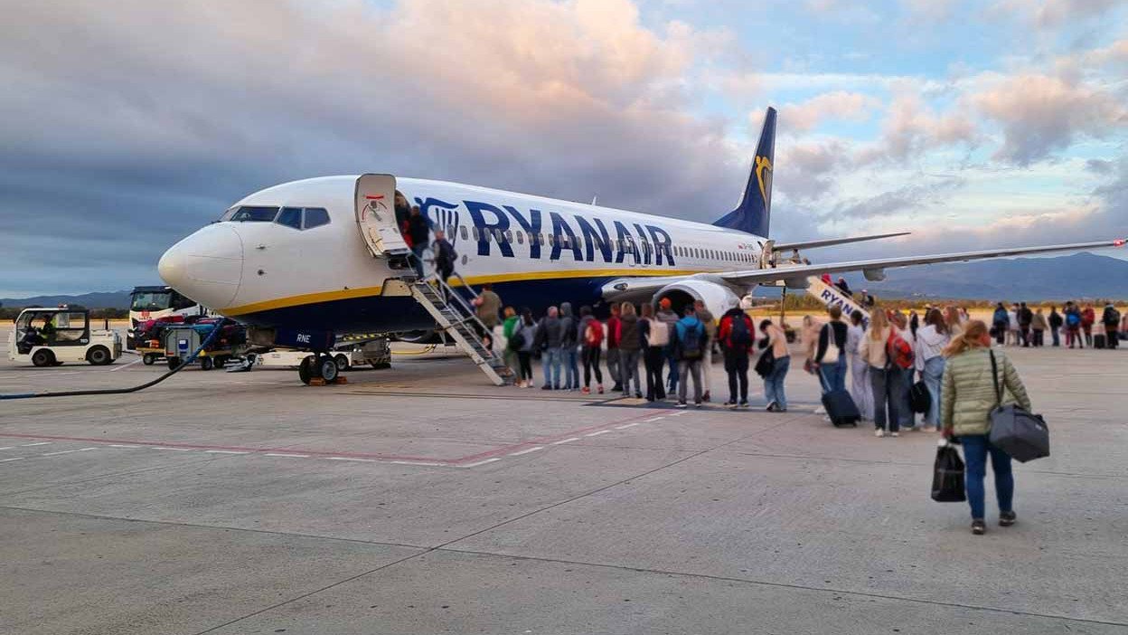 Az utasok örülhetnek a Ryanair kiakadt az új kézipoggyász és árazási szabályok miatt Az utasok örülhetnek a Ryanair kiakadt az új kézipoggyász és árazási szabályok miatt