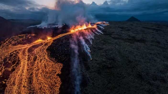 Nem sokkal ezelőtt kitört a vulkán Izlandon, a brit partoktól bő 1000km-re északra 4