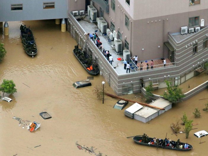 Legalább 155 áldozata van az elmúlt évtizedek legnagyobb áradásának Japánban (képek és videó) 7