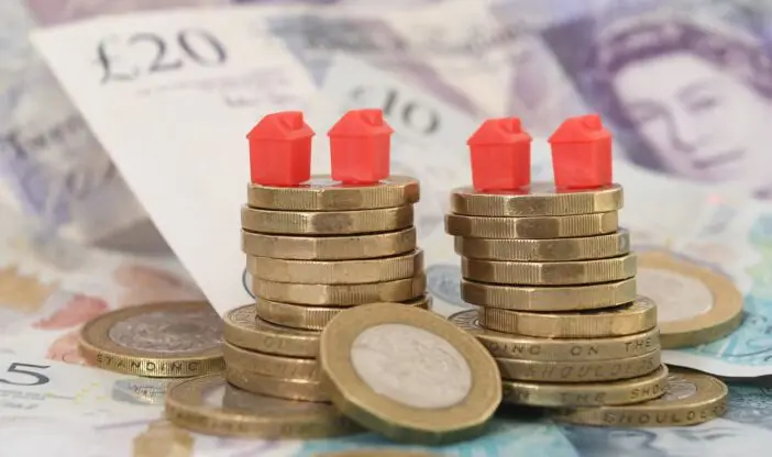 Milliók lakáshitel-költségei emelkedhetnek jelentősen Nagy-Britanniában - a Bank of England figyelmeztetése