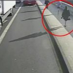 Centiken múlt az élete a nőnek, akit busz elé löktek az egyik londoni hídon