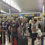 Óriási káosz a brit reptereken: országos szinten meghibásodott a légiforgalmi irányítási rendszer