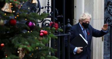 Kérdésessé válhat a korlátozások karácsonyra beígért lazítása Nagy-Britanniában