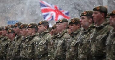 "Benne vagyunk az oroszok célkeresztjében, Moszkva még nagyobb háborúra készül" - a brit hadsereg vezetője