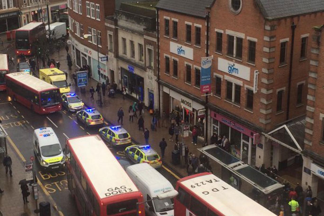Az utcán esett össze 4 ember London belvárosában, a rendőrség lezárta a területet 1