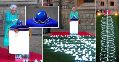 A Történelmi, Ikonikus pillanat, amikor a királynő meggyújtja a jelzőfényt a windsori kastélyban a platina jubileuma alkalmából