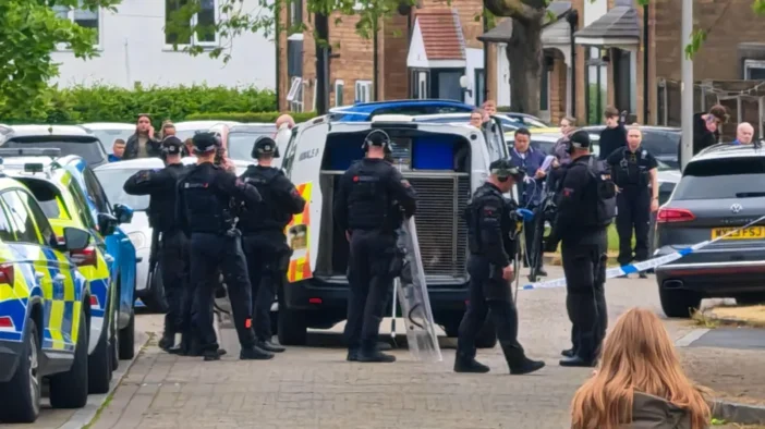 Brutális kutyatámadás Manchesterben: egy egyéves kislány és két felnőtt is súlyosan megsérült