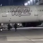 „Várjatok meg!” – két román férfi a kifutópályán próbálta megállítani a Wizz Air gépét