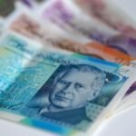 Közzétették a brit kormány megszorításait – 3,2 millió család fog átlagosan évi 1 720 fontot veszíteni