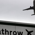 Káosz a brit repülőtereken: leálltak a felszállások Heathrow-n és Gatwicken egy technikai hiba miatt