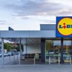 Kirúgtak egy Lidl-dolgozót Angliában, mert megivott egy 17 pennys vizet